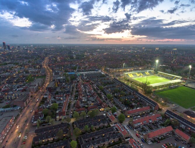 Cambuurstadion in de avond